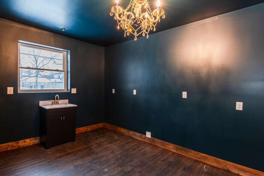 More Photos Of 1620 E 5th St, Dayton Flex For Sale