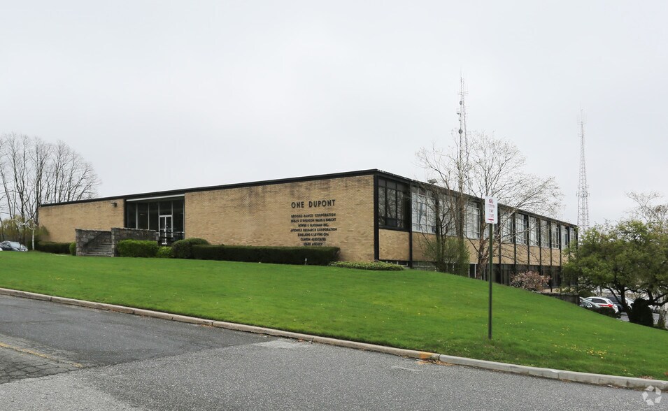 Primary Photo Of 1 DuPont St, Plainview Flex For Lease