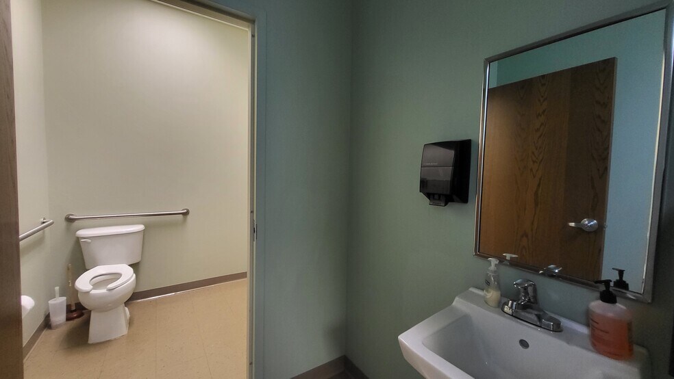 More Photos Of 812 Candy Park Rd, Pembroke Medical For Lease