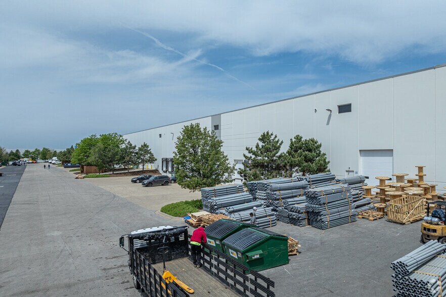 More Photos Of 1000 Davey Rd, Woodridge Warehouse For Lease