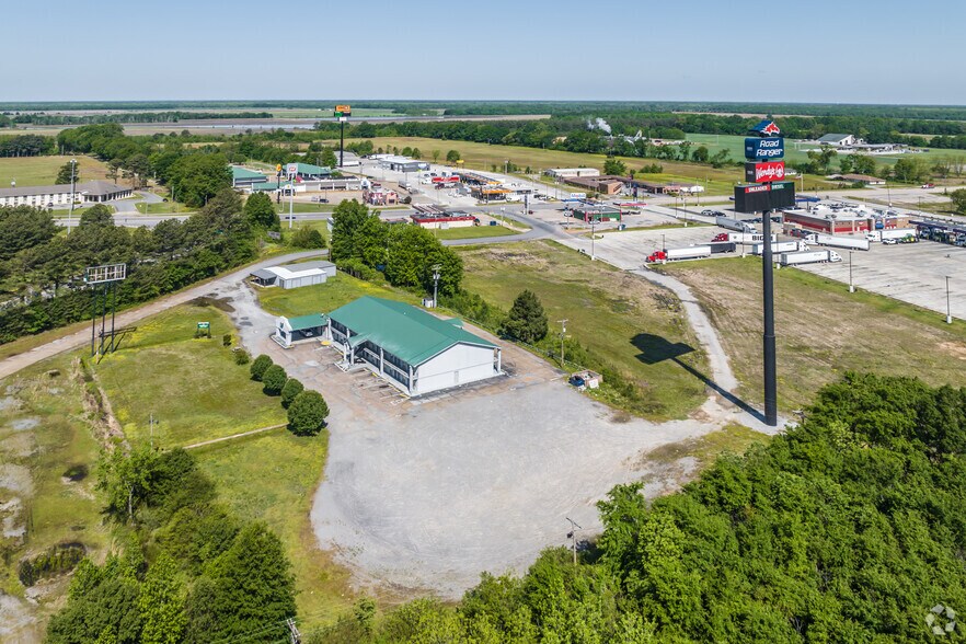 More Photos Of 2002 Walker Dr, Brinkley Hotel For Sale