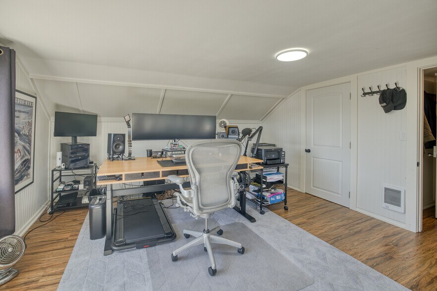 More Photos Of 40 Main St, Pacific Beach Flex For Sale