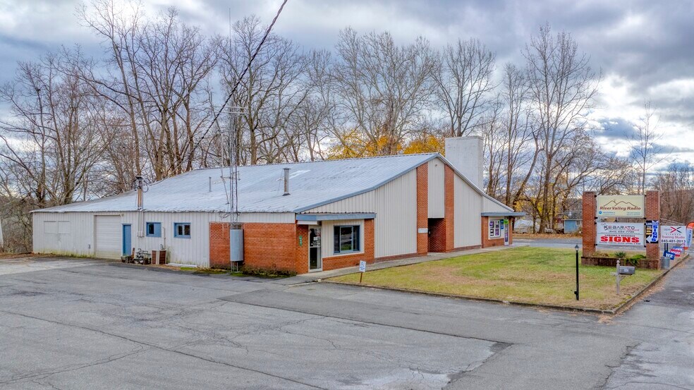 More Photos Of 447 Broadway, Ulster Park Office For Sale