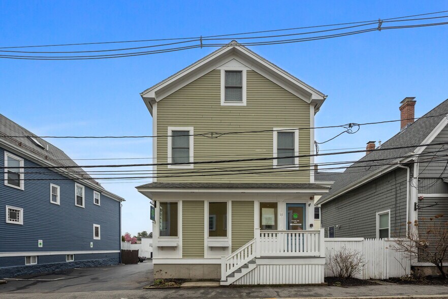 More Photos Of 10 Spring St, Marblehead Storefront Retail Residential For Lease