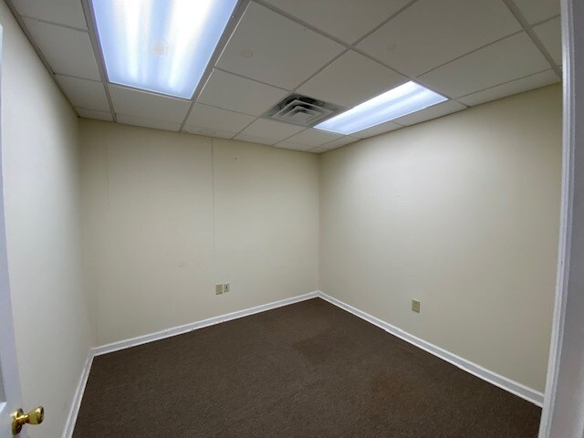 More Photos Of 1168 Bauskett St, Edgefield Warehouse For Sale