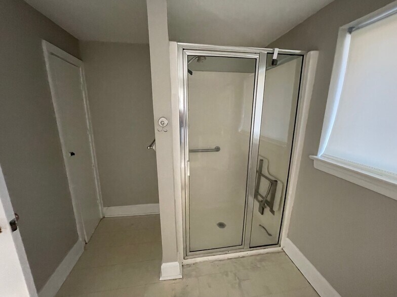 More Photos Of 2745 Orange Ave NE, Roanoke Office For Sale