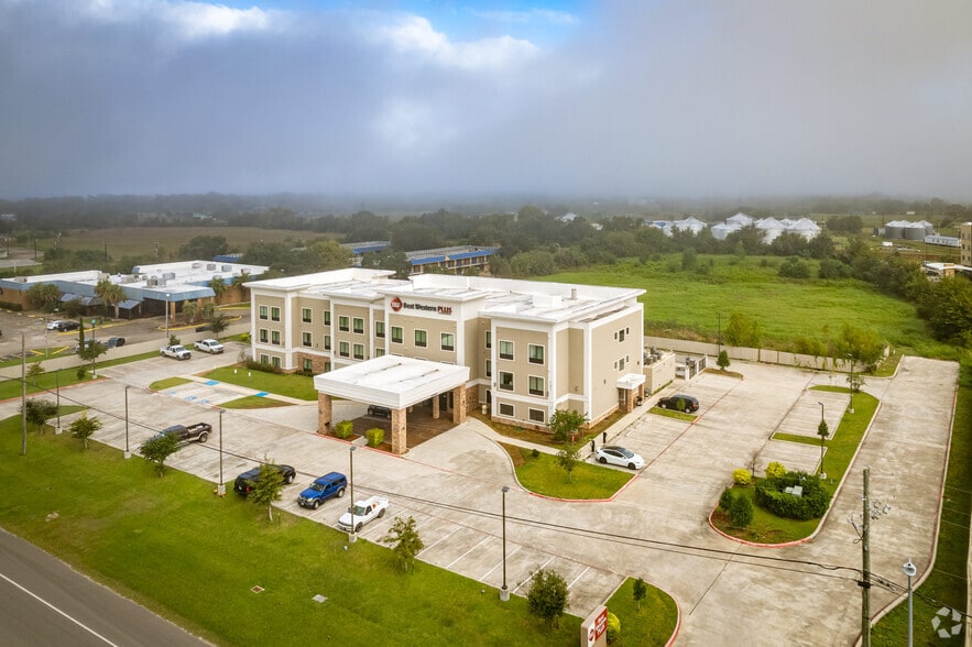 More Photos Of 501 7th St, Bay City Hotel For Sale