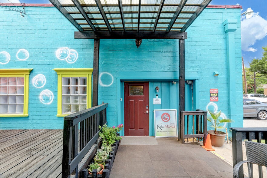 More Photos Of 508 Pecore St, Houston Freestanding For Lease