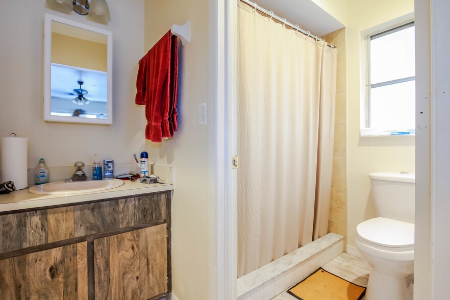 More Photos Of 706 SE 13th Ct, Cape Coral Apartments For Sale