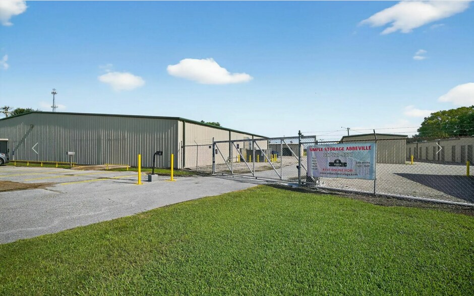 More Photos Of 2209 Richard St, Abbeville Self Storage For Sale