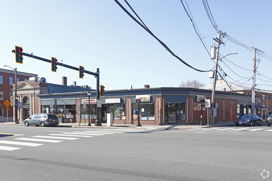 More Photos Of 192-198 Massachusetts Ave, Arlington Convenience Store For Lease