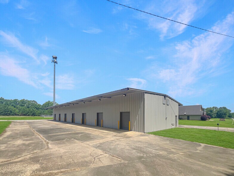 More Photos Of 800 Industrial Cir, Phenix City Distribution For Sale