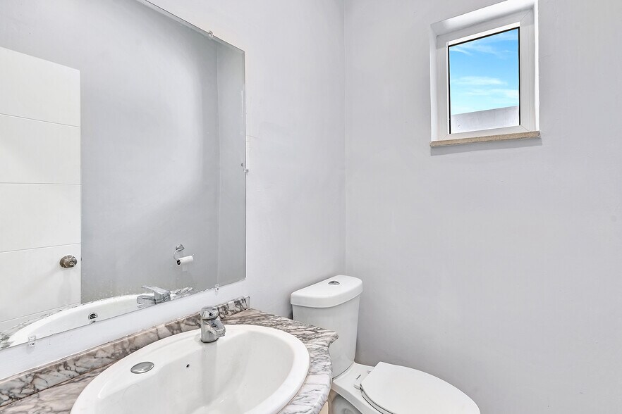 More Photos Of 6240-6244 Miramar Pky, Miramar Medical For Lease