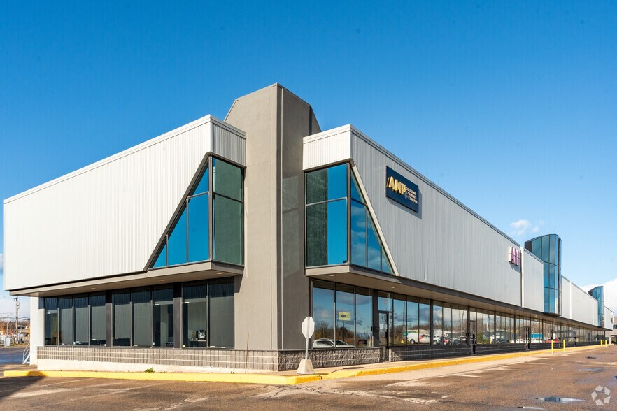 More Photos Of 2500 Rue Jean-Perrin, Québec Unknown For Lease