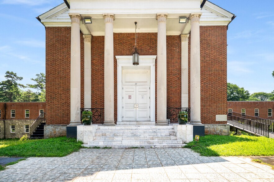 More Photos Of 1776 Sylvan Rd SW, Atlanta Religious Facility For Sale