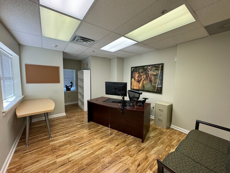 More Photos Of 815 Greenwood Ave, Jenkintown Office For Sale