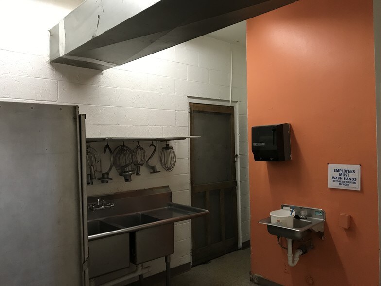 More Photos Of 126 Shadow Mountain Dr, El Paso Restaurant For Lease