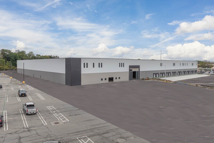 More Photos Of 102 Dolson Ave, Middletown Distribution For Lease