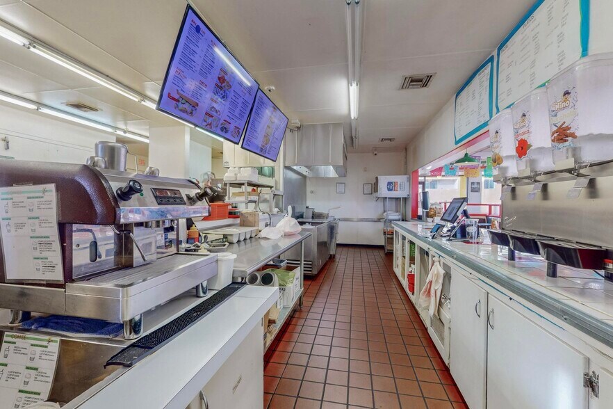 More Photos Of 2130-2301 Chelwood Park Blvd NE, Albuquerque Fast Food For Lease