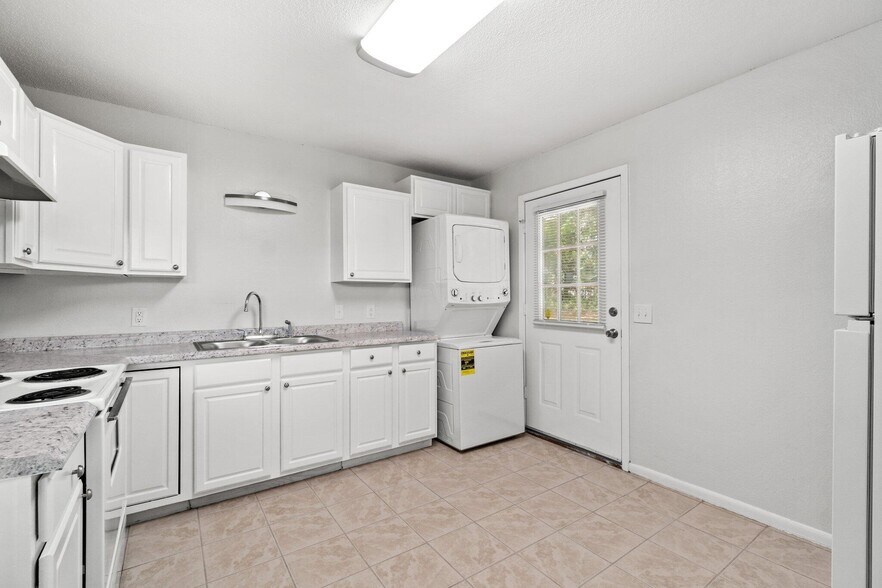 More Photos Of 248 Four Mile Rd, Freeport Apartments For Sale