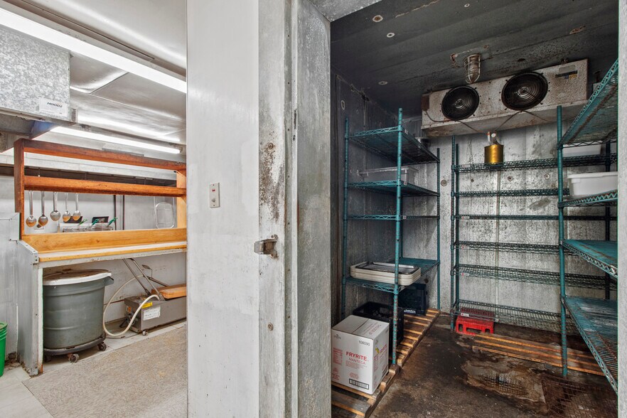 More Photos Of 911 N Broadway Ave, Ada Restaurant For Sale