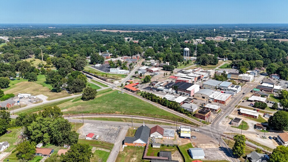 More Photos Of 512 Stonewall St N, McKenzie Office For Sale