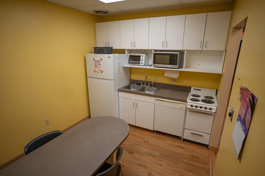 More Photos Of 11075 Parker Dr, Irwin Warehouse For Sale