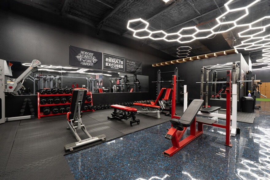 More Photos Of 501 Interstate Ct, Sarasota Warehouse For Sale