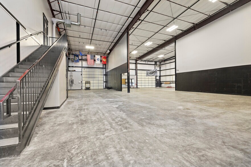 More Photos Of 4487 Bents Dr, Windsor Light Manufacturing For Lease