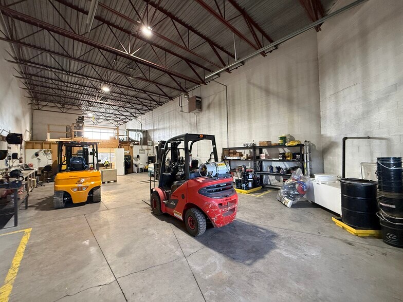 More Photos Of 2843 2 Av N, Lethbridge Flex For Lease