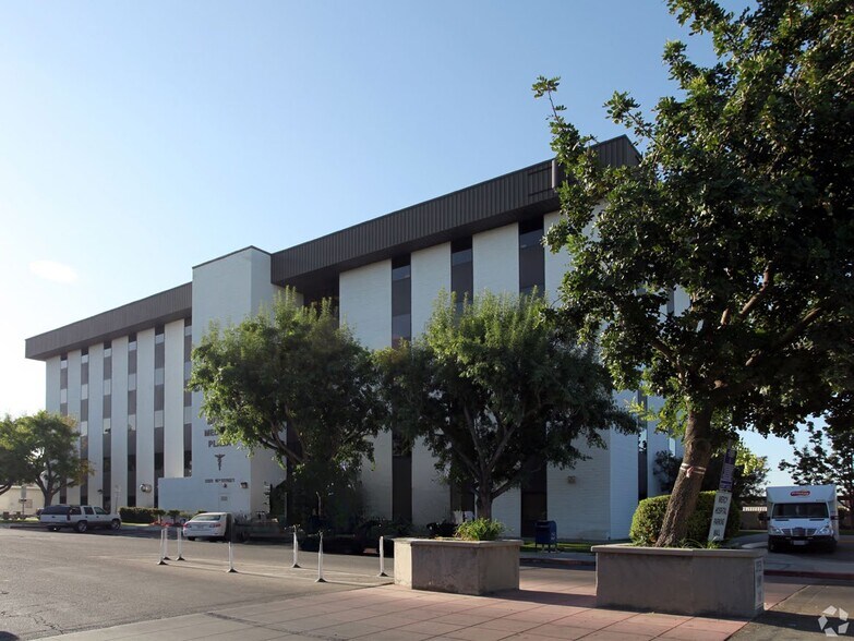 More Photos Of 2323 16th St, Bakersfield Medical For Lease