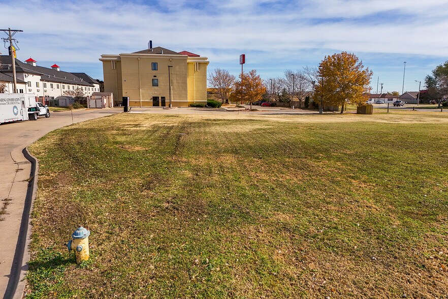 More Photos Of 1+/- Acre on Marcella & Huehl, Salina Land For Sale