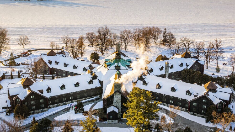 More Photos Of 392 Rue Notre-Dame, Montebello Hotel For Sale