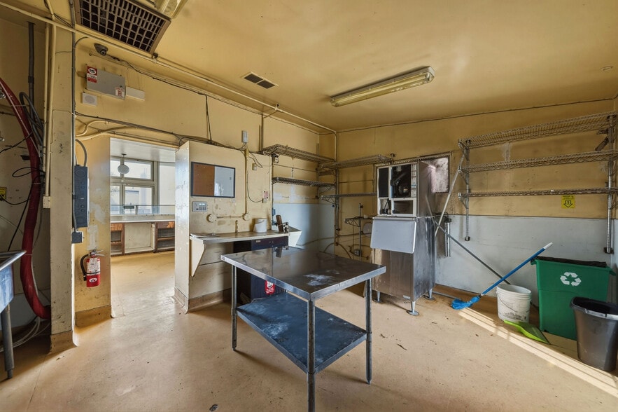 More Photos Of 951 C St, Hayward Fast Food For Sale