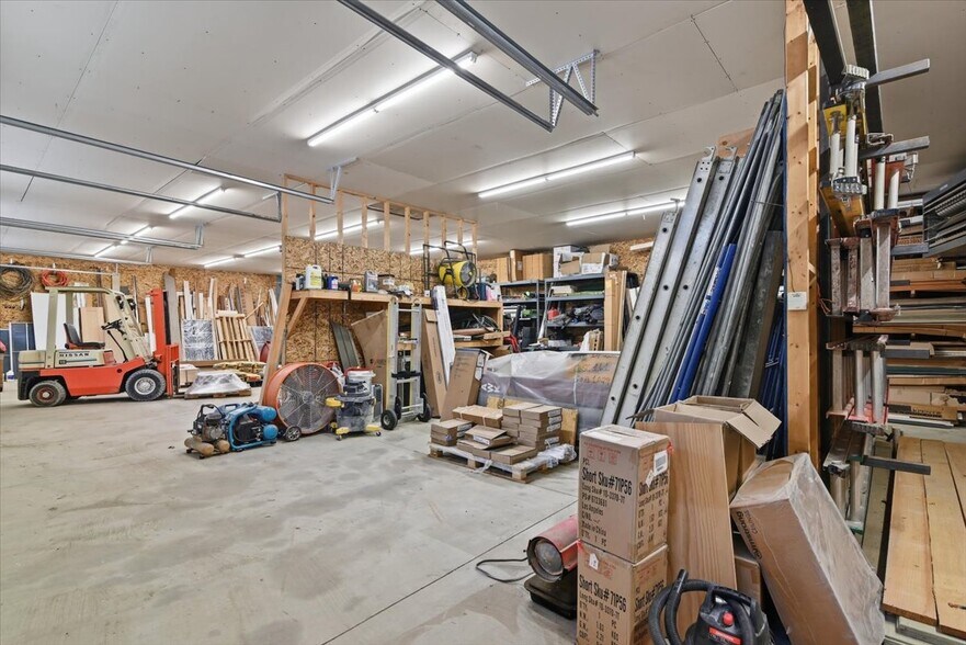 More Photos Of 424 PA-390, Tafton Light Manufacturing For Sale