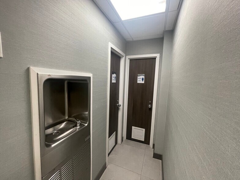 More Photos Of 2131 Hollywood Blvd, Hollywood Office Residential For Lease