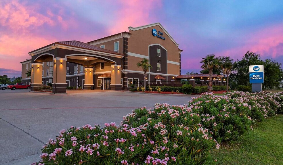 Primary Photo Of 320 Highway 146 N, Texas City Hotel For Sale