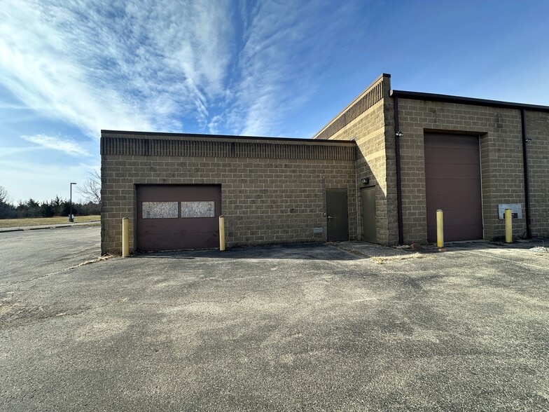 More Photos Of 4820 Wolf Rd, Dayton Service For Lease