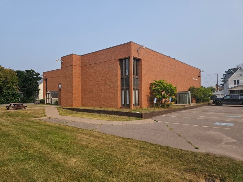 More Photos Of 97 S 4th St, Ishpeming Office For Lease