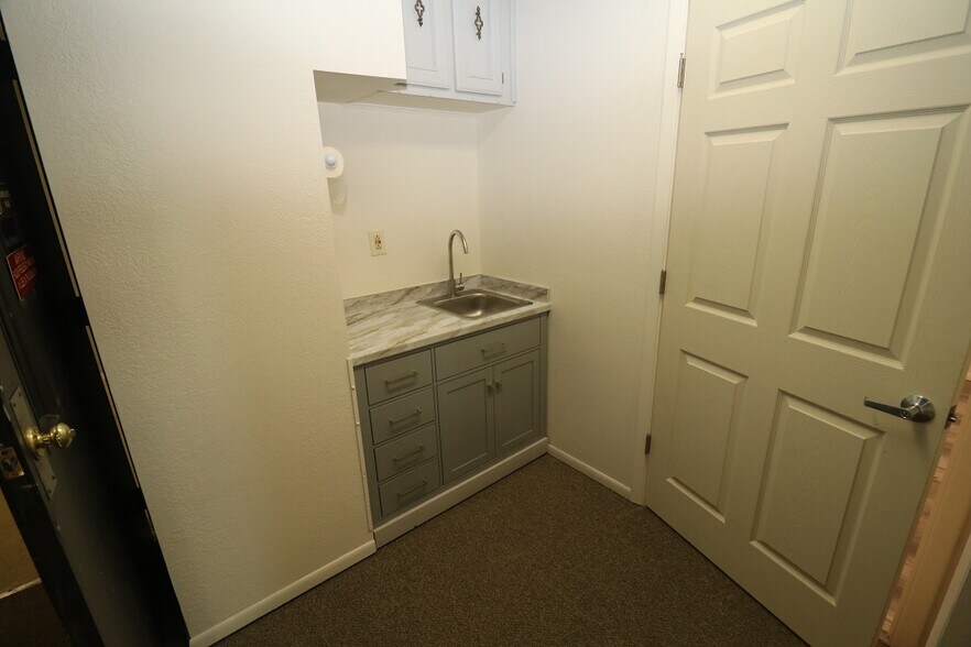 More Photos Of 2009 Industrial Road, Cortez Warehouse For Lease