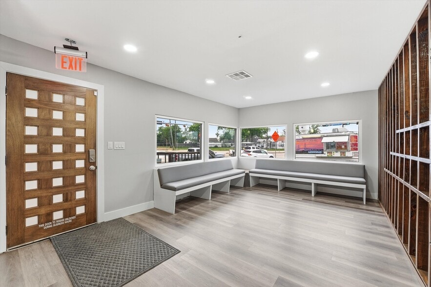 More Photos Of 2106 Antoine Dr, Houston Freestanding For Sale