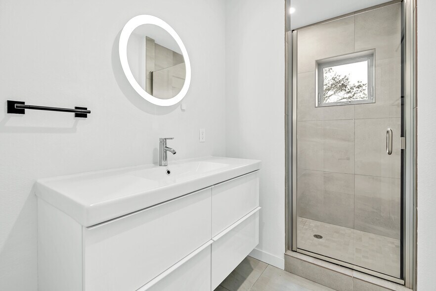 More Photos Of 5115 E Burnside St, Portland Apartments For Sale