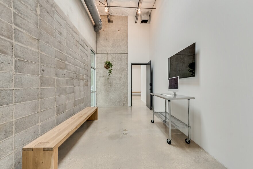 More Photos Of 1380 River Bend Dr, Dallas Office For Sale