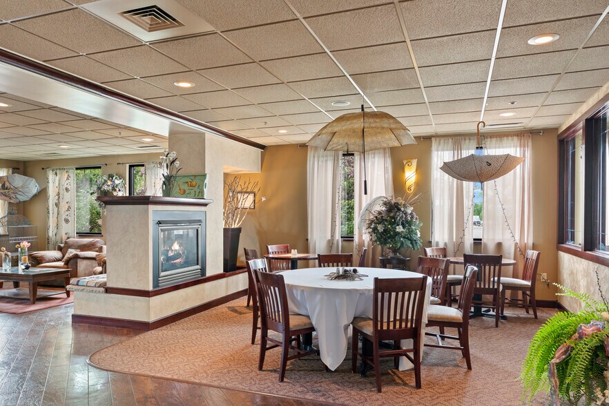 More Photos Of 824 Paul Bunyan, Bemidji Restaurant For Sale