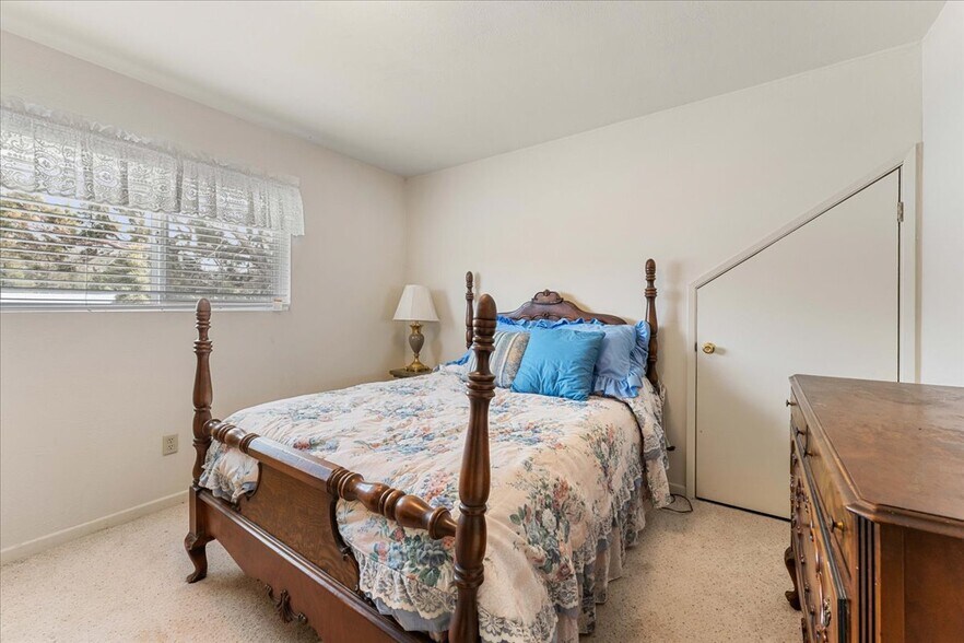 More Photos Of 17604 US-97 Hwy, Weed Apartments For Sale