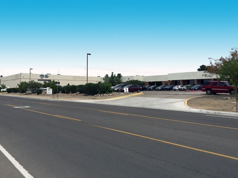 More Photos Of 16 Concord St, El Paso Flex For Lease