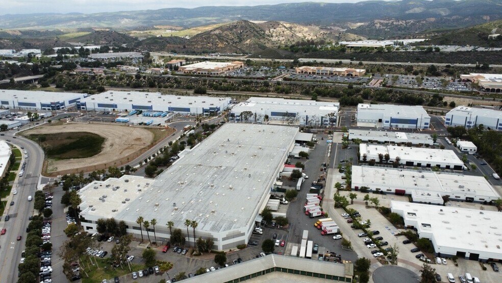 More Photos Of 355 E Easy St, Simi Valley Warehouse For Lease