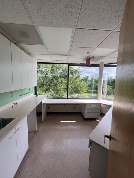 More Photos Of 7350 Van Dusen Rd, Laurel Medical For Sale