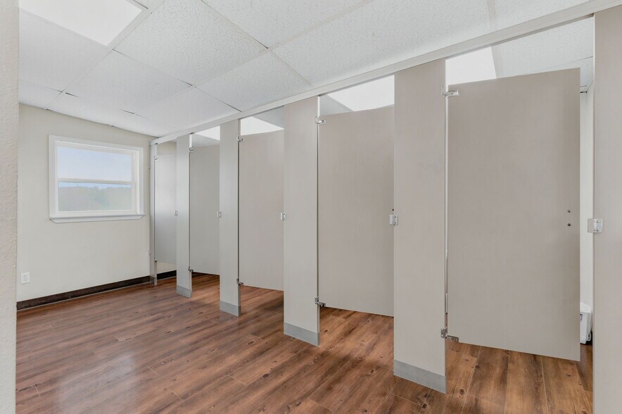 More Photos Of 3401 N Frazier St, Conroe Specialty For Sale