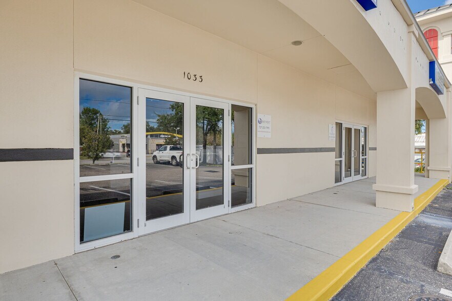 More Photos Of 1015-1033 W Bay Dr, Largo Freestanding For Lease